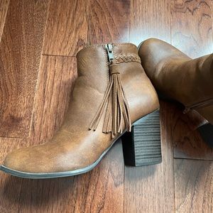 Esprit “Rowdy” Brown Leather Ankle Boots Size 9